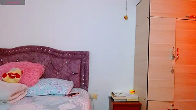 Hanssel tess online show from 10/25/25, 03:01