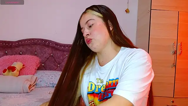 Hanssel tess online show from 10/18/25, 04:31