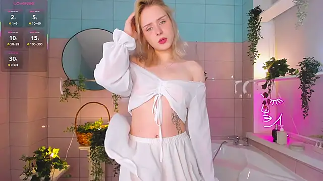 Mol l y online show from 11/14/25, 02:21