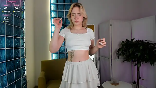 Mol l y online show from 12/01/25, 02:18