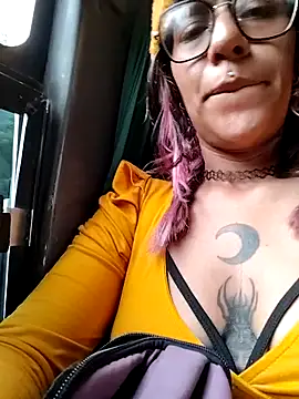 Abby 2-1 online show from 11/06/25, 09:19