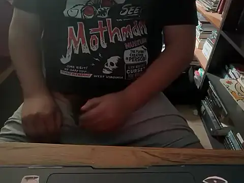 Snapshot of LeonHot8502 chatting on 04/06/26, 07:48 LeonHot8502 online show from 04/06/26, 07:48