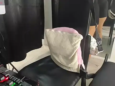 Baby Latin online show from 10/25/25, 03:28