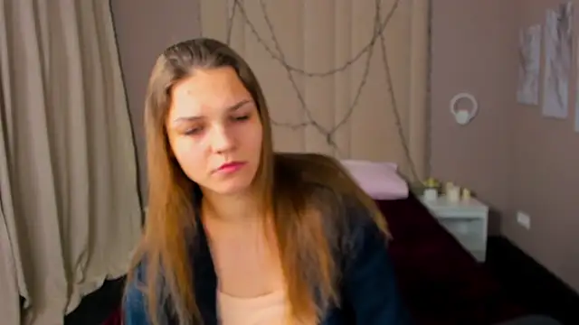 LesiBrizo online show from 12/17/25, 02:05