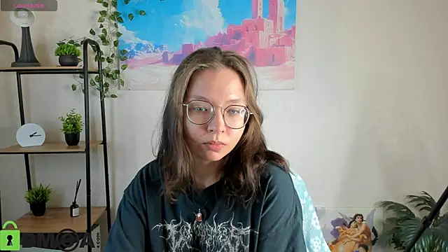 Nuura Moore online show from 10/28/25, 12:33