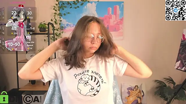 Nuura Moore online show from 10/30/25, 12:42