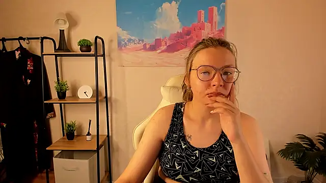 Nuura Moore online show from 10/13/25, 12:34