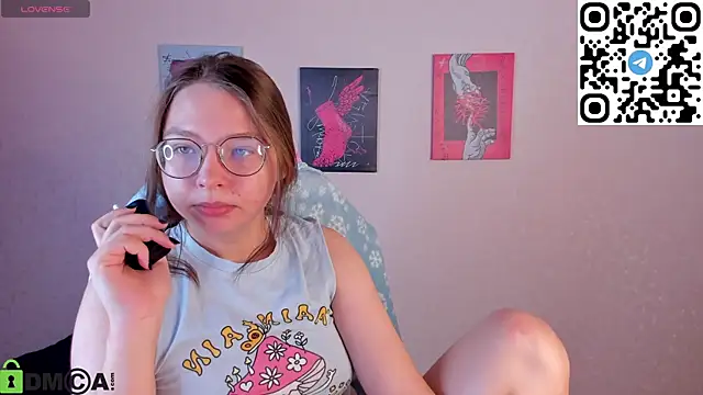 Nuura Moore online show from 11/22/25, 01:04