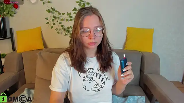 Nuura Moore online show from 11/29/25, 01:06