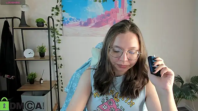 Nuura Moore online show from 11/10/25, 12:48