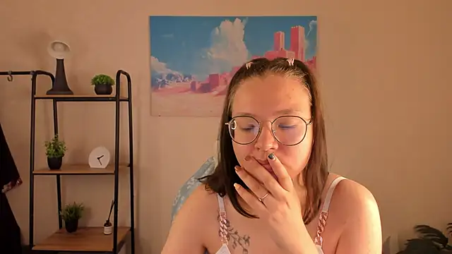 Nuura Moore online show from 10/22/25, 01:05