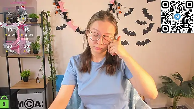 Nuura Moore online show from 11/04/25, 12:58