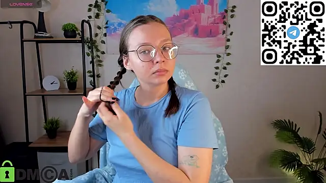 Nuura Moore online show from 11/14/25, 01:09