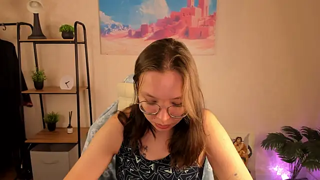 Nuura Moore online show from 10/20/25, 12:56