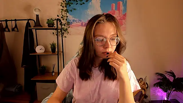 Nuura Moore online show from 10/27/25, 12:44