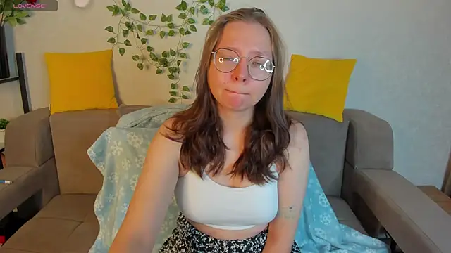 Nuura Moore online show from 12/01/25, 01:06