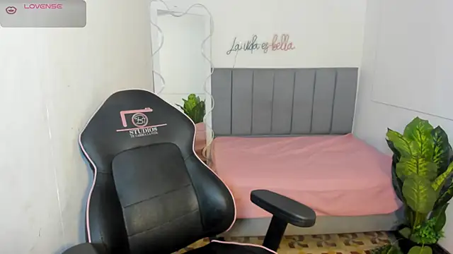 THIANA TAY online show from 10/24/25, 01:59