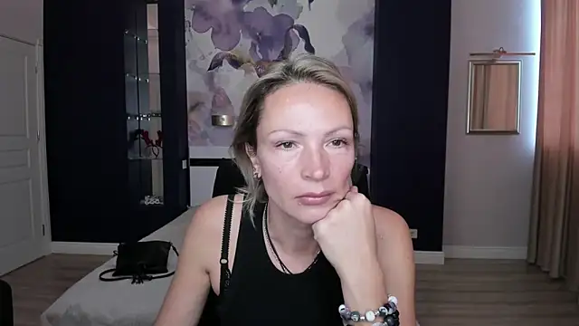 AlinaMoor online show from 10/06/25, 06:03