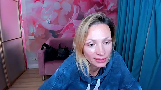 AlinaMoor online show from 11/26/25, 06:52