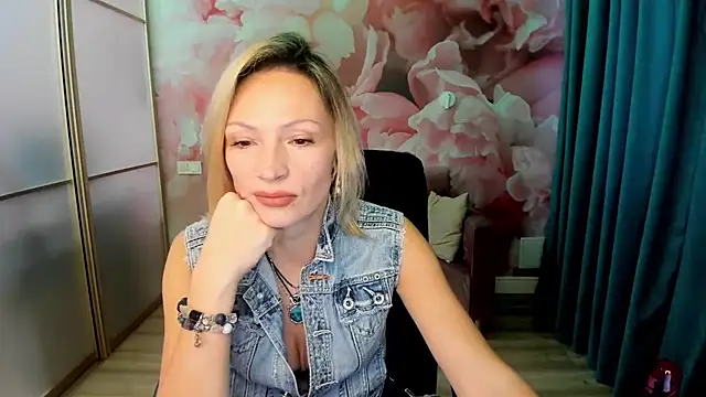 AlinaMoor online show from 11/29/25, 06:46