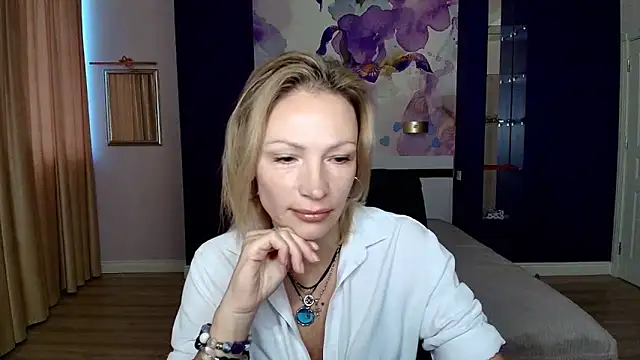 AlinaMoor online show from 10/22/25, 05:51