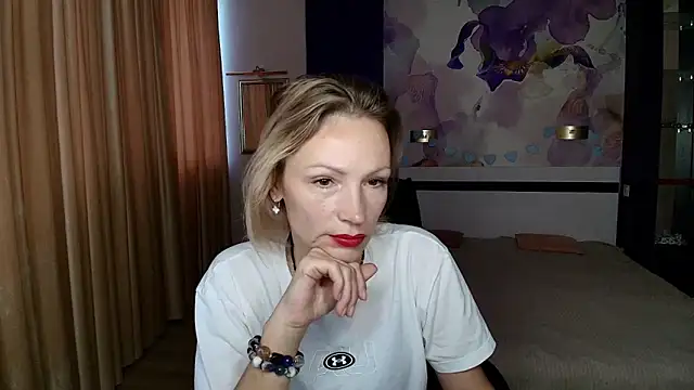 AlinaMoor online show from 10/18/25, 05:42