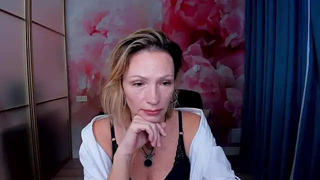 AlinaMoor online show from 11/28/25, 06:46