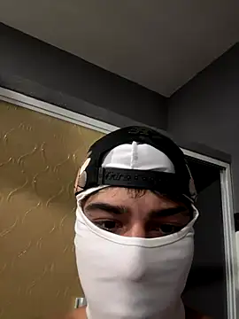 lain213 online show from 10/30/25, 06:34