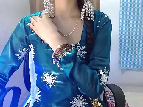 Snapshot of Roiseeee chatting on 02/19/26, 05:04 Roiseeee online show from 02/19/26, 05:04