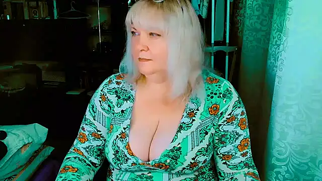 Snapshot of DiamondNata chatting on 10/16/25, 10:40 DiamondNata online show from 10/16/25, 10:40