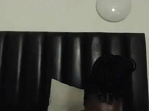 DimpleButtxxx online show from 10/17/25, 02:26