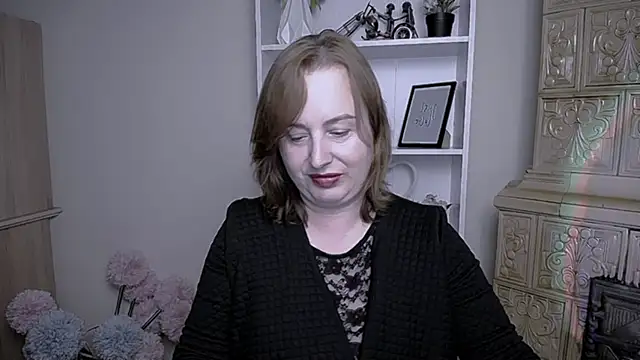 Snapshot of HelenFl chatting on 10/10/25, 06:47 HelenFl online show from 10/10/25, 06:47