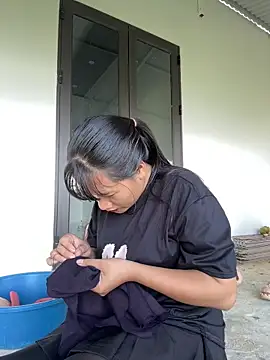 TrangNemo online show from 10/17/25, 12:58