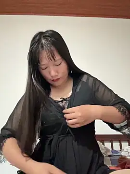 TrangNemo online show from 10/22/25, 08:19