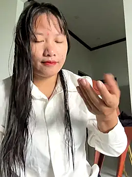 TrangNemo online show from 10/26/25, 12:22