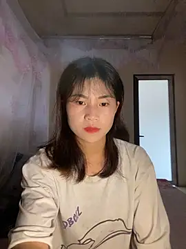 Snapshot of Mylinh- chatting on 10/12/25, 09:43 Mylinh- online show from 10/12/25, 09:43