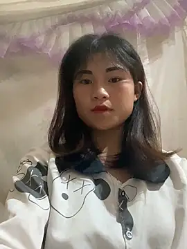 Snapshot of Mylinh- chatting on 10/09/25, 01:55 Mylinh- online show from 10/09/25, 01:55
