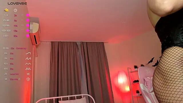 ShayLisse online show from 10/25/25, 03:17