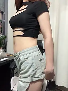 Snapshot of Beyeuuu chatting on 06/19/26, 01:44 Beyeuuu online show from 06/19/26, 01:44
