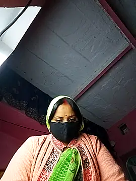 Snapshot of Cr_sonam chatting on 12/20/25, 12:35 Cr sonam online show from 12/20/25, 12:35