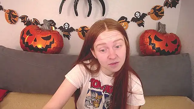 Snapshot of Evarey_ chatting on 10/30/25, 05:17 Evarey online show from 10/30/25, 05:17