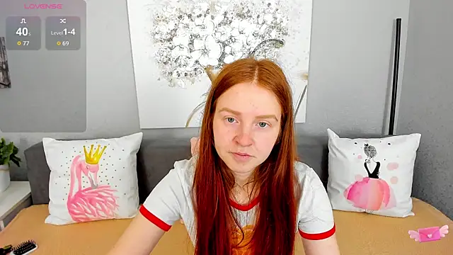 Snapshot of Evarey_ chatting on 11/19/25, 05:29 Evarey online show from 11/19/25, 05:29