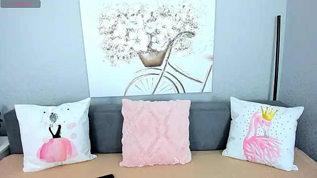 Snapshot of Evarey_ chatting on 11/17/25, 05:33 Evarey online show from 11/17/25, 05:33