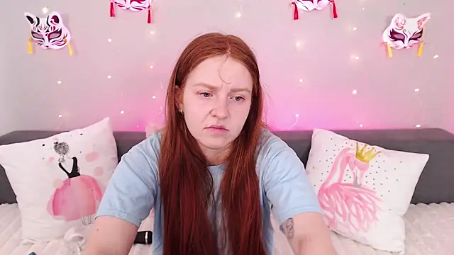 Snapshot of Evarey_ chatting on 07/18/26, 04:32 Evarey online show from 07/18/26, 04:32