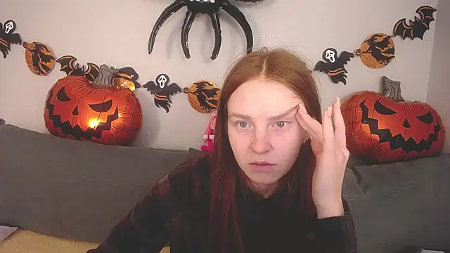 Snapshot of Evarey_ chatting on 11/02/25, 05:45 Evarey online show from 11/02/25, 05:45