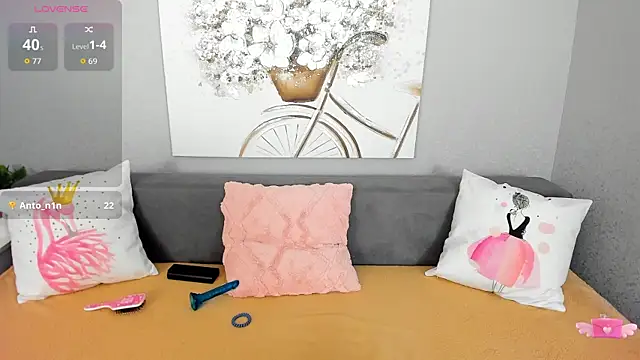 Snapshot of Evarey_ chatting on 12/04/25, 05:39 Evarey online show from 12/04/25, 05:39