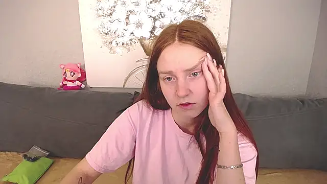 Snapshot of Evarey_ chatting on 10/20/25, 04:47 Evarey online show from 10/20/25, 04:47