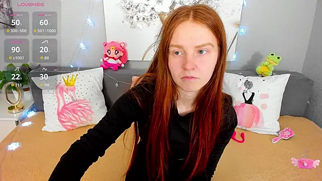 Snapshot of Evarey_ chatting on 12/18/25, 06:29 Evarey online show from 12/18/25, 06:29