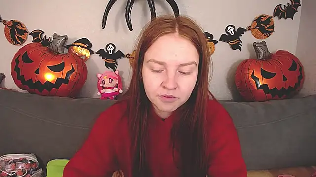 Snapshot of Evarey_ chatting on 10/25/25, 04:55 Evarey online show from 10/25/25, 04:55