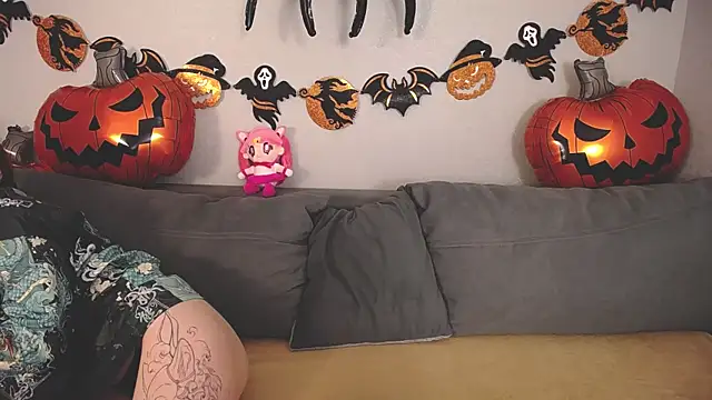 Snapshot of Evarey_ chatting on 10/24/25, 05:28 Evarey online show from 10/24/25, 05:28